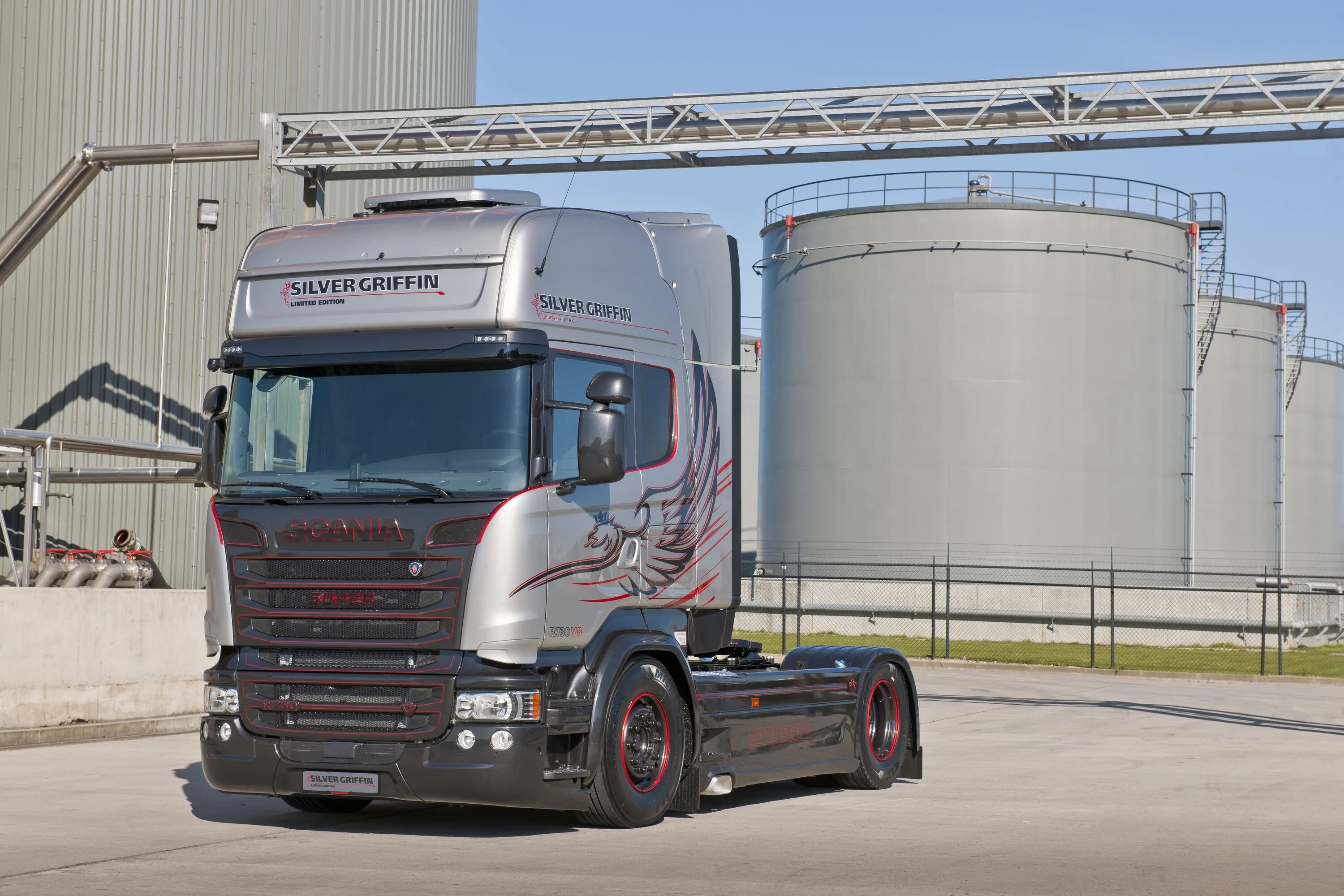 Scania griffin. Скания сильвер гриффин. Сортиментовоз скания v8 грифон. Scania griffin. Скания g 2015г.
