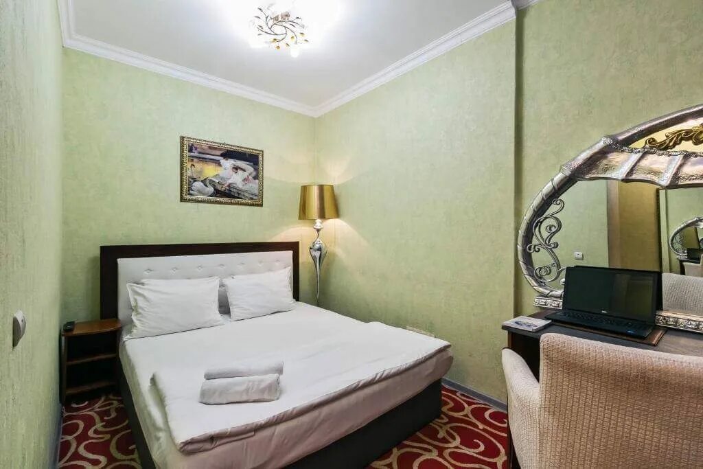 Отель москва красносельская номер с 2 кроватями. Номер на бауманской. Mercure бауманская. Артист хостел москва бауманская. Хостел на бауманской.