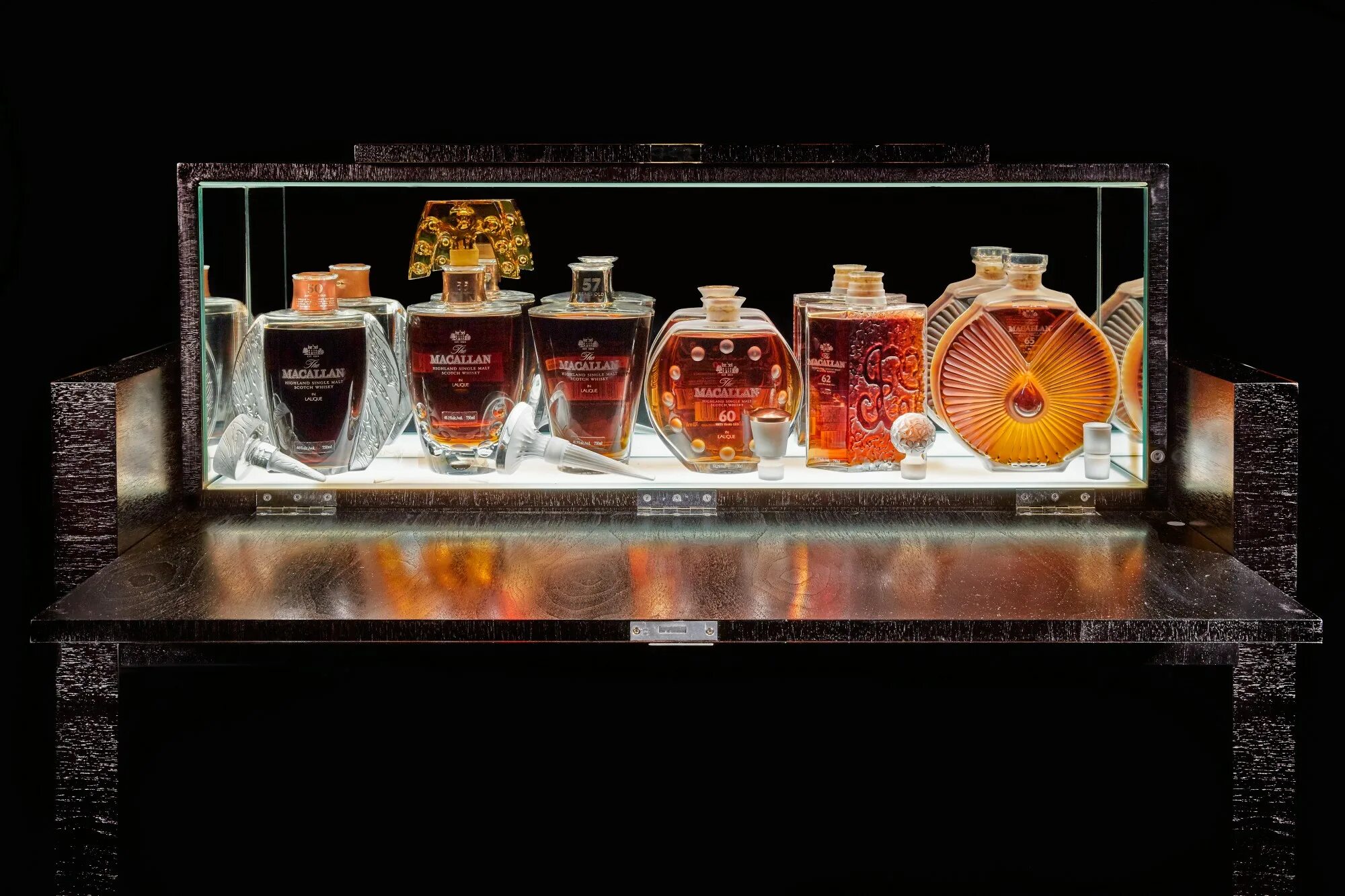 бутылка виски макаллан. элитные коктейли. кроун роял мэйпл виски. самое дорогое пиво vieille bon secours. ликёр гранд марнье крим.