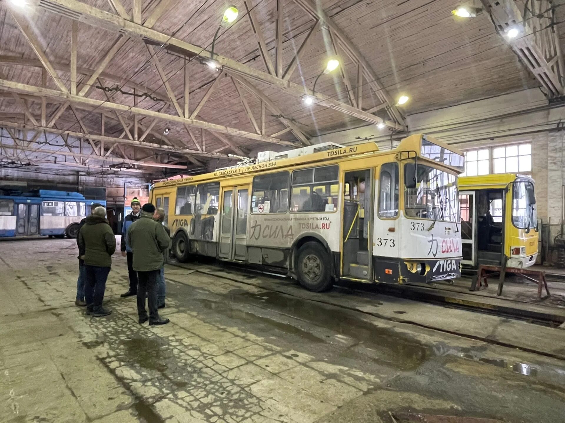 Троллейбусное депо Петрозаводск. Депо Петрозаводск троллейбус. Троллейбусное депо троллейбусы Петрозаводск. Троллейбусное депо Курган Петрозаводск. Троллейбусы ремонт