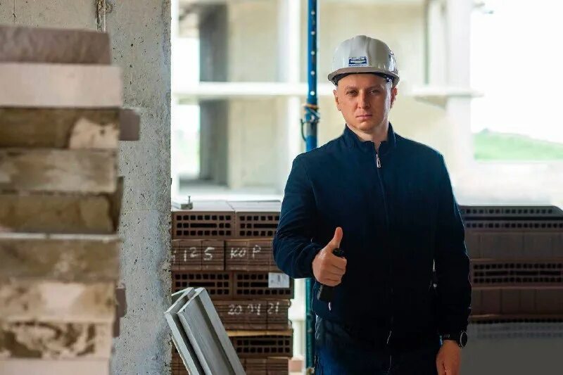 конференция с молодыми специалистами. профессия станочник. технология машиностроения. специалист высокой профиля. успешные молодые люди.