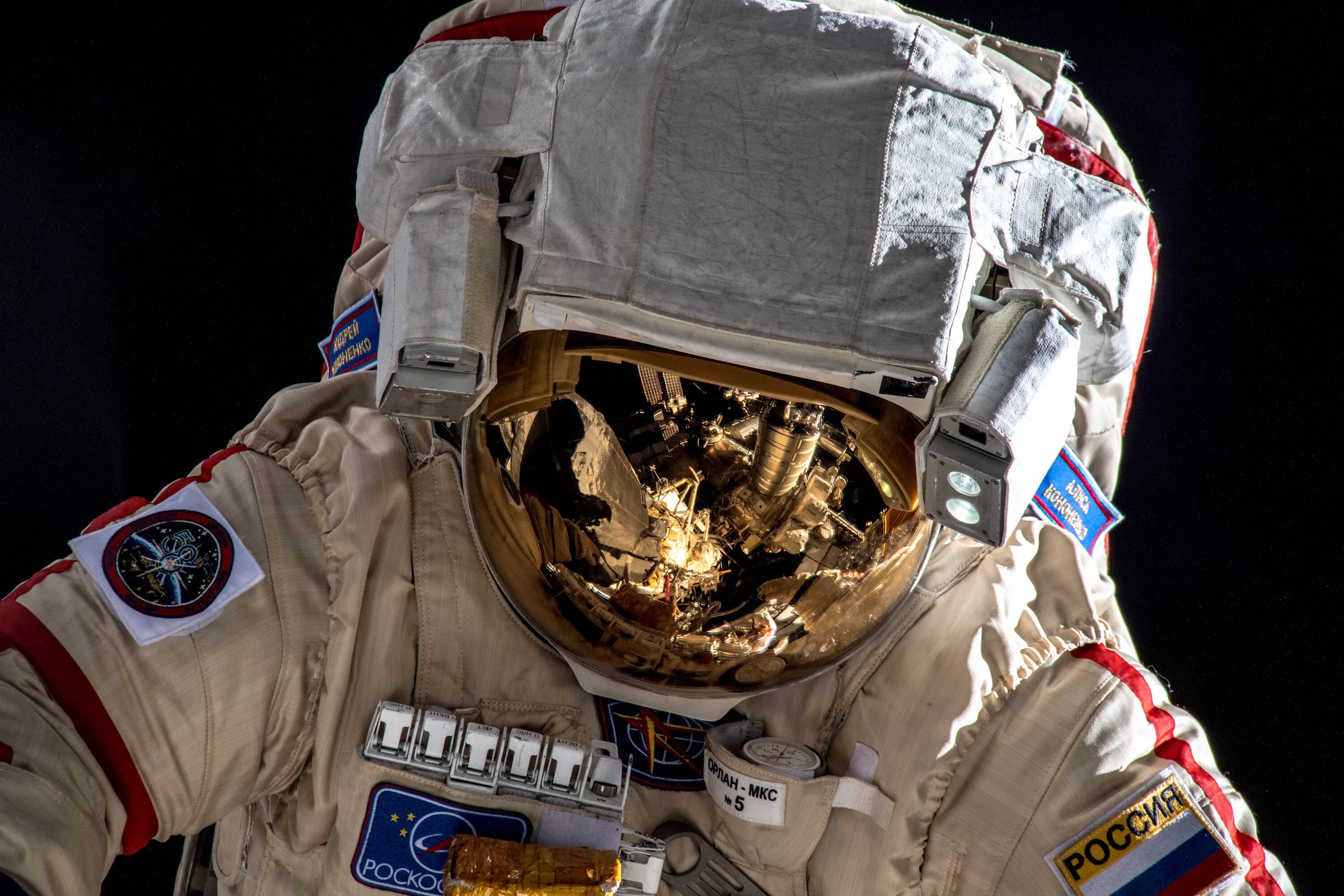 Первый астронавт в открытом космосе. Космонавт Олега Кононенко выхода в открытый космос декабрь.