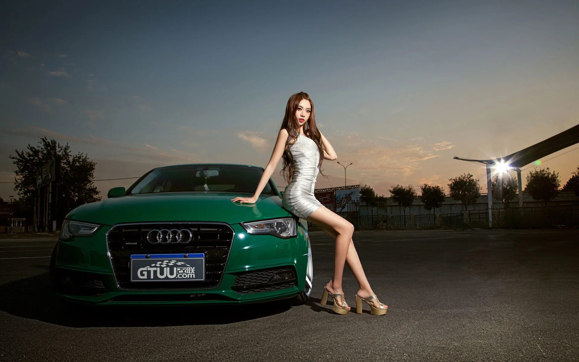 Клип иномарка. Ауди rs6 и девушки. Девушка Audi rs6. Audi RS 7 девушка. Зеленая машина с девушкой.