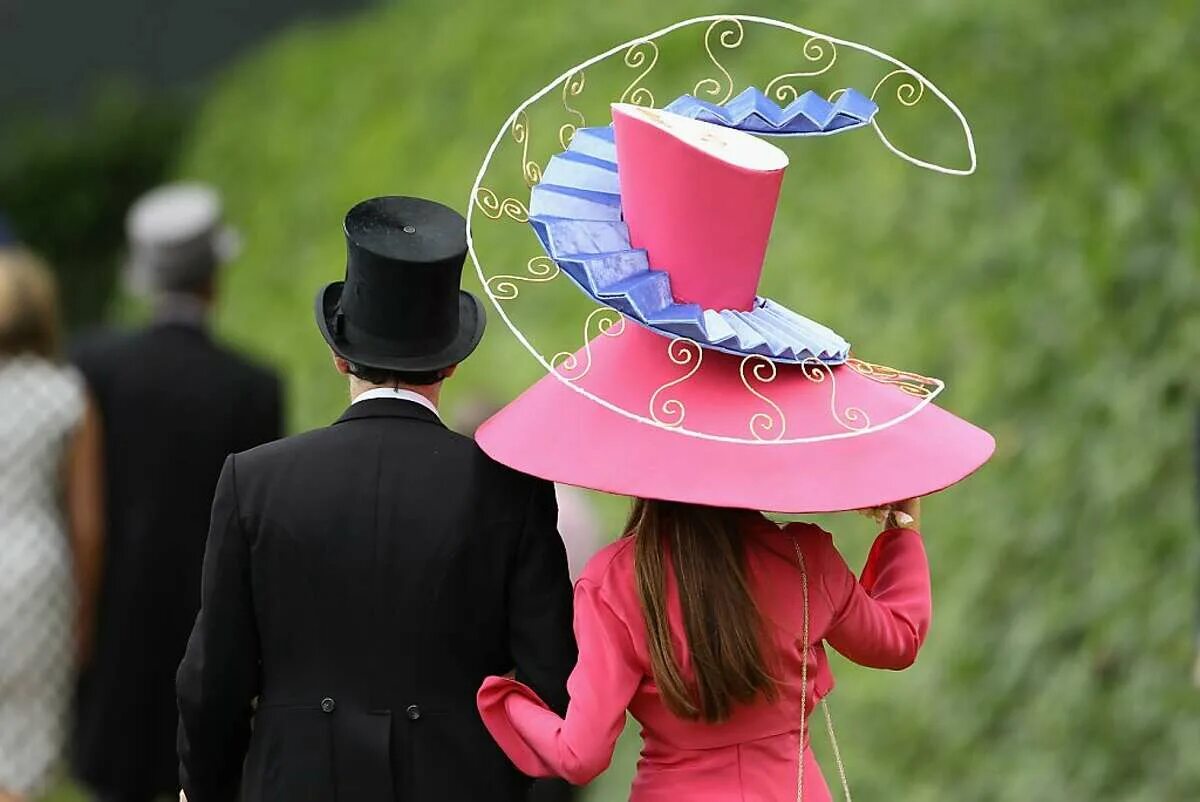 Нарезки для шляпы читающей мысли. Royal Ascot. Шляпы на королевских скачках Роял аскот. Необычные шляпки. Необычная шляпа для конкурса.