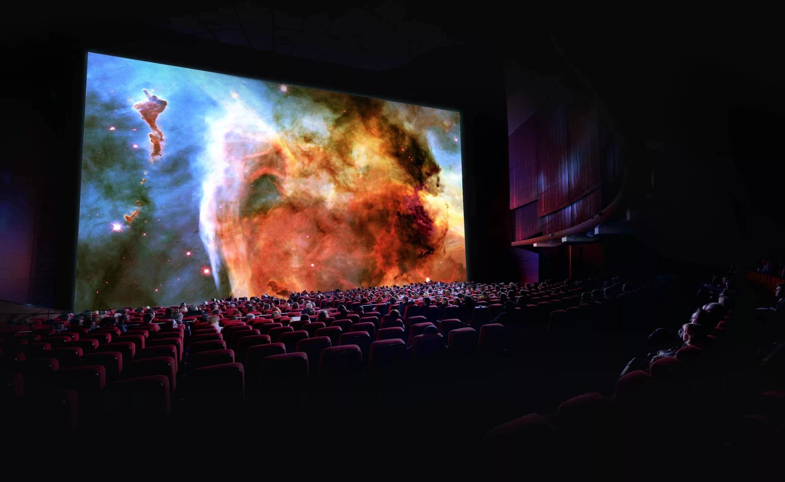 кинотеатр 3 экрана. первый в москве панорамный зал screenx. панорамный экран. кинотеатр 3 экрана. современный кинотеатр.