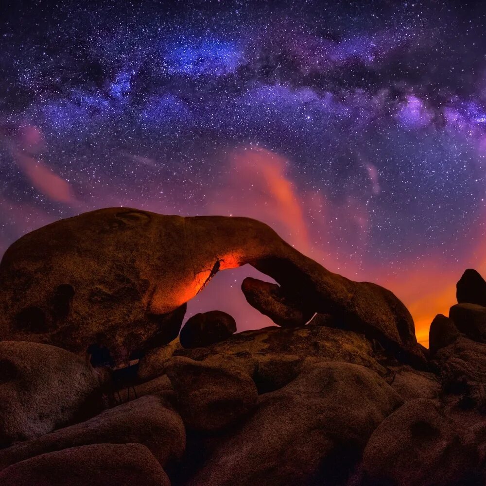 Night stone. Камень звездное небо. Камни ночью. Звездное небо скалы. Камень ночное небо.