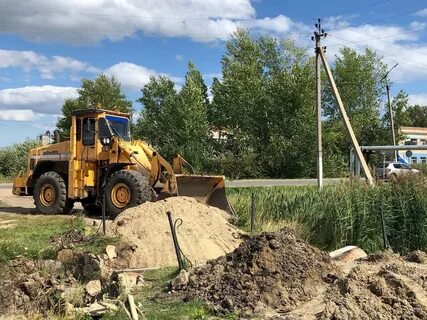 Бульдозер расчищает площадку