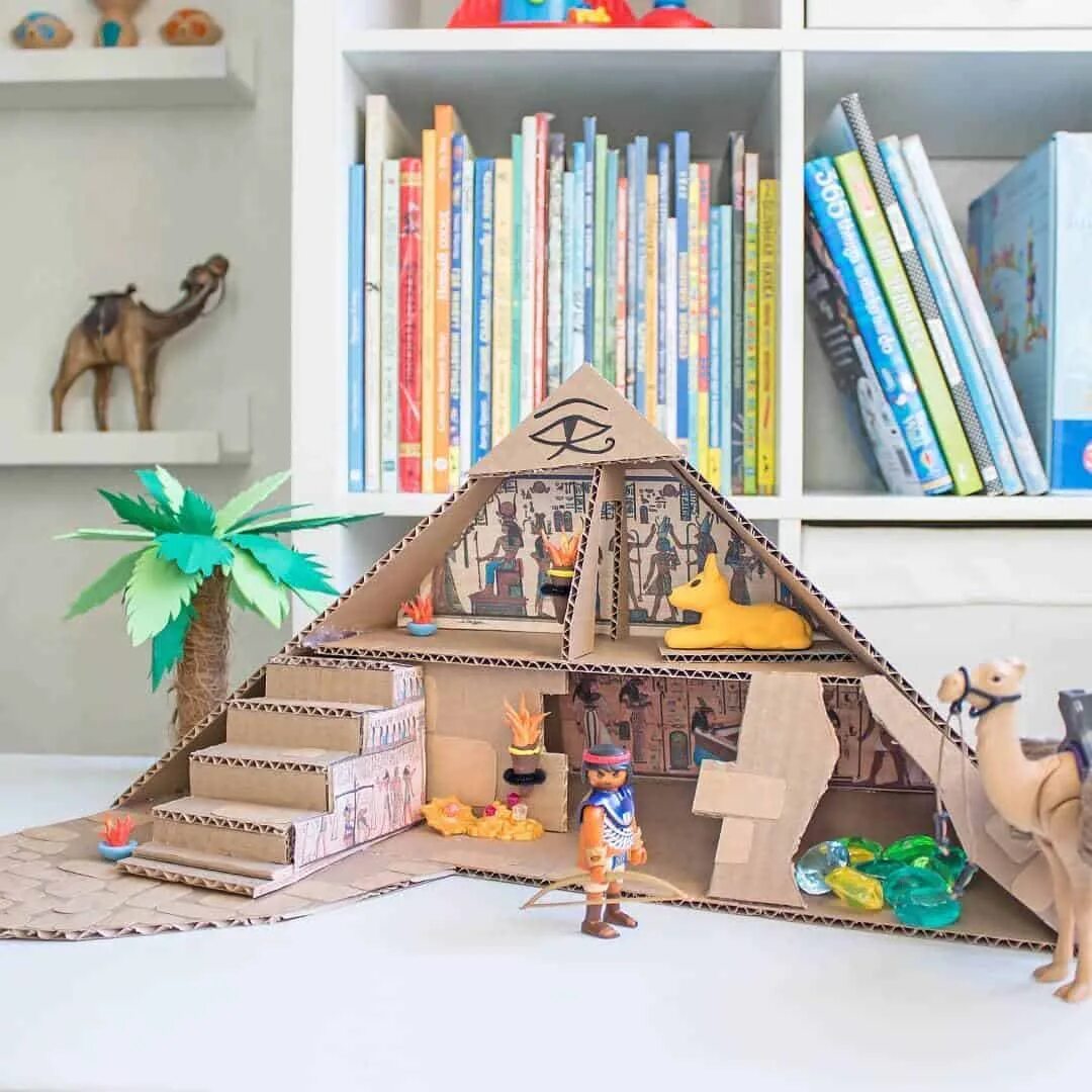 объемный треугольник. пирамида хеопса из картона. пирамида хеопса модель из бумаги. как сделать пирамиду из картона. пирамида из картона.