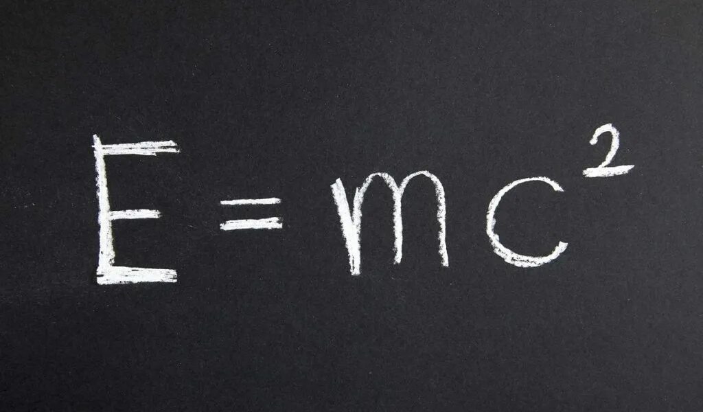 Формула эйнштейна e mc2
