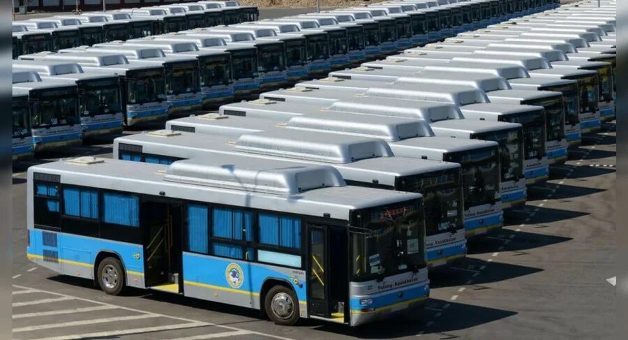 Городской общественный транспорт. Транспорт в городе. Транспорту без. Пассажирский автомобильный транспорт. Поток машин в городе.