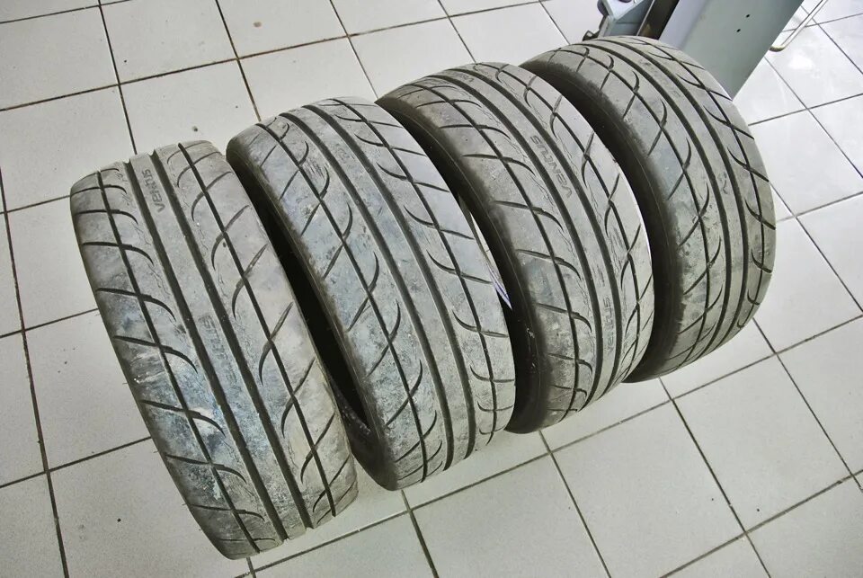 Резина 215 45 r17. Hankook Ventus r-s3 z222. Hankook 215/45r17. 215/45 R17. Hankook Ventus r-s2 z212.