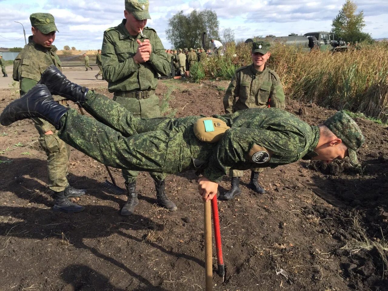 Трехсотый часть 115. Сельскохозяйственные войска. Разведка.