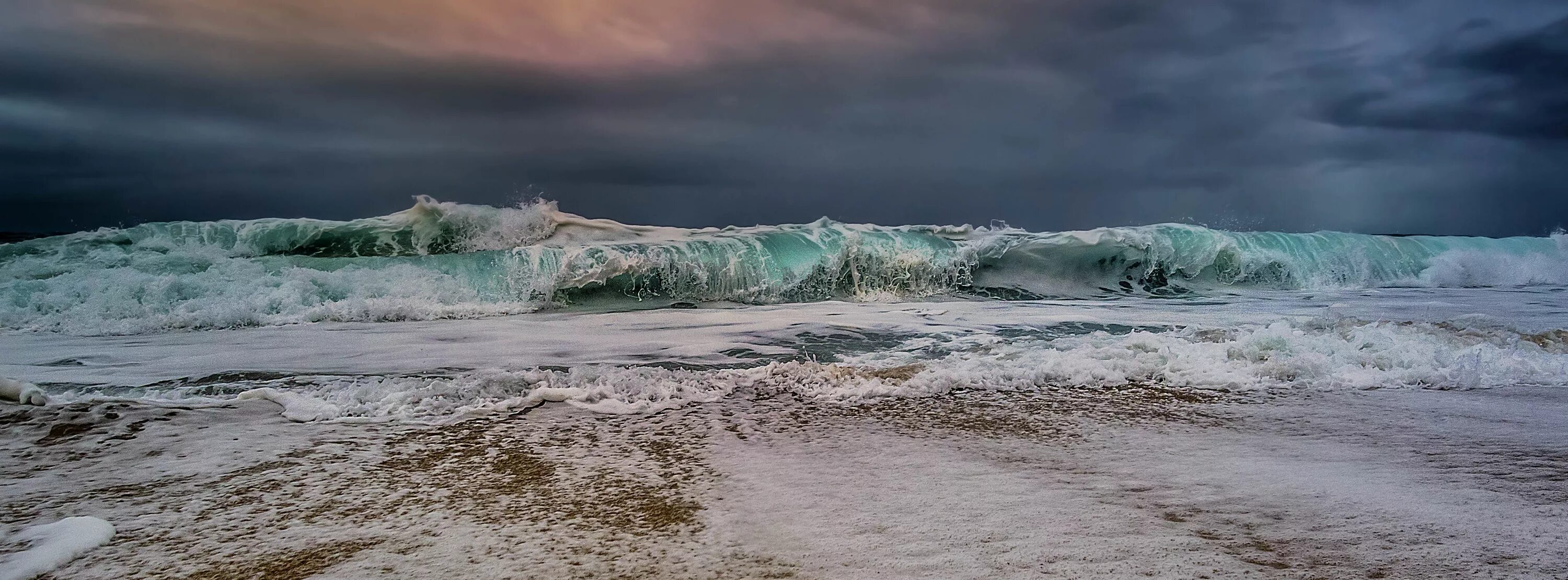 Отлив воды в океане. Приливы и отливы Тихого океана. Японское море приливы. Море прилив. Прилив океана.