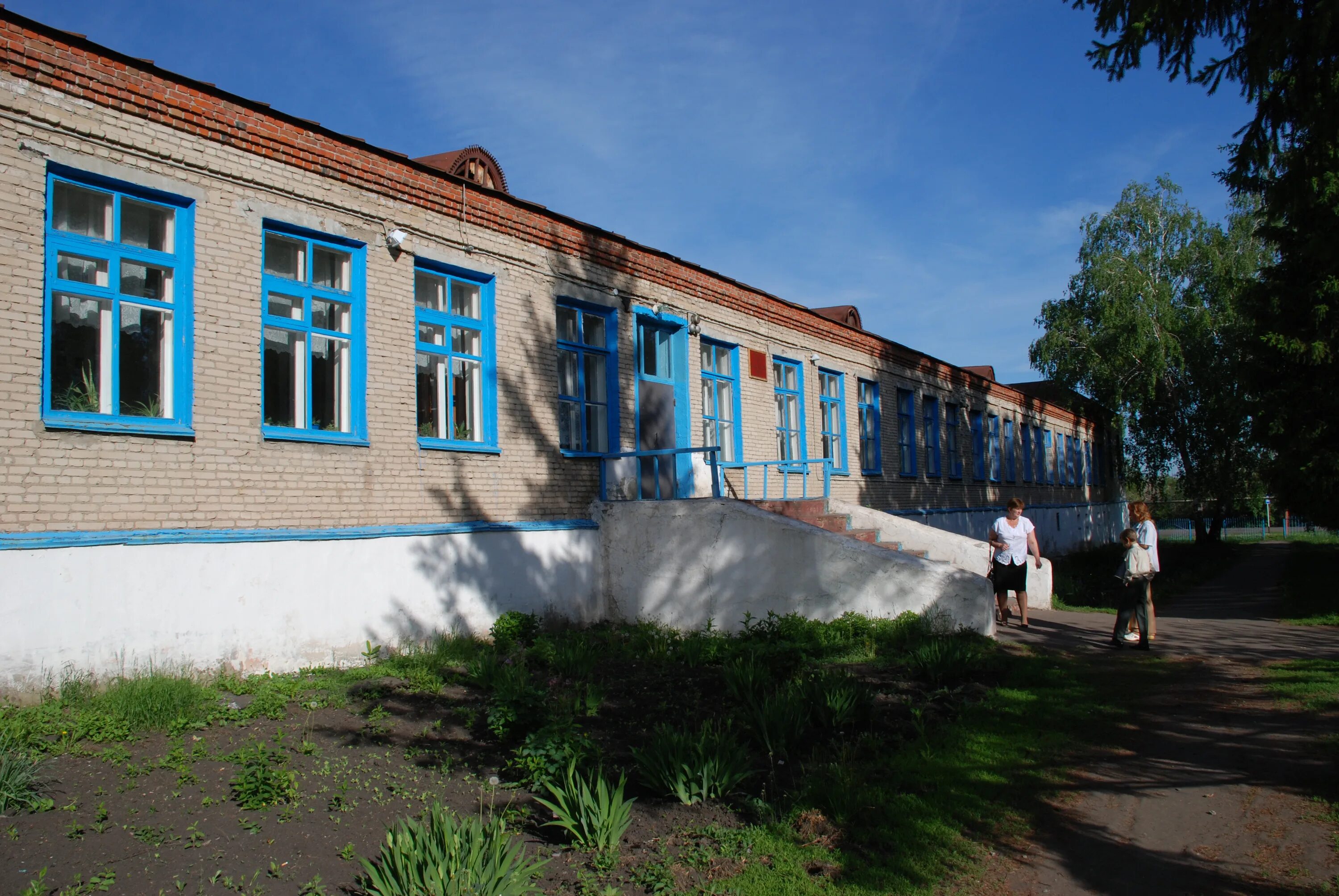 Погода в калаисе. Калаис Кирсановский район. Школа в Тамбовской области село Калаис. МБОУ Уваровщинская СОШ Кирсановского района. Школа 1 Тамбовская область.