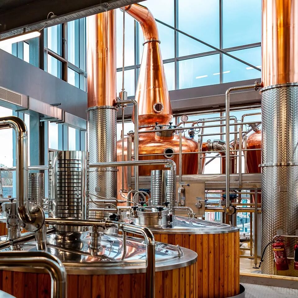 Hall brothers. Клонакилти Distillery Ирландия. Clonakilty Distillery виски. Дистиллерия Kinahans. Бельвуа Дистиллери.