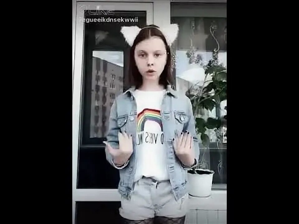 В ее черепной коробке нету нихуа. В ее черепной коробке нету нихуа