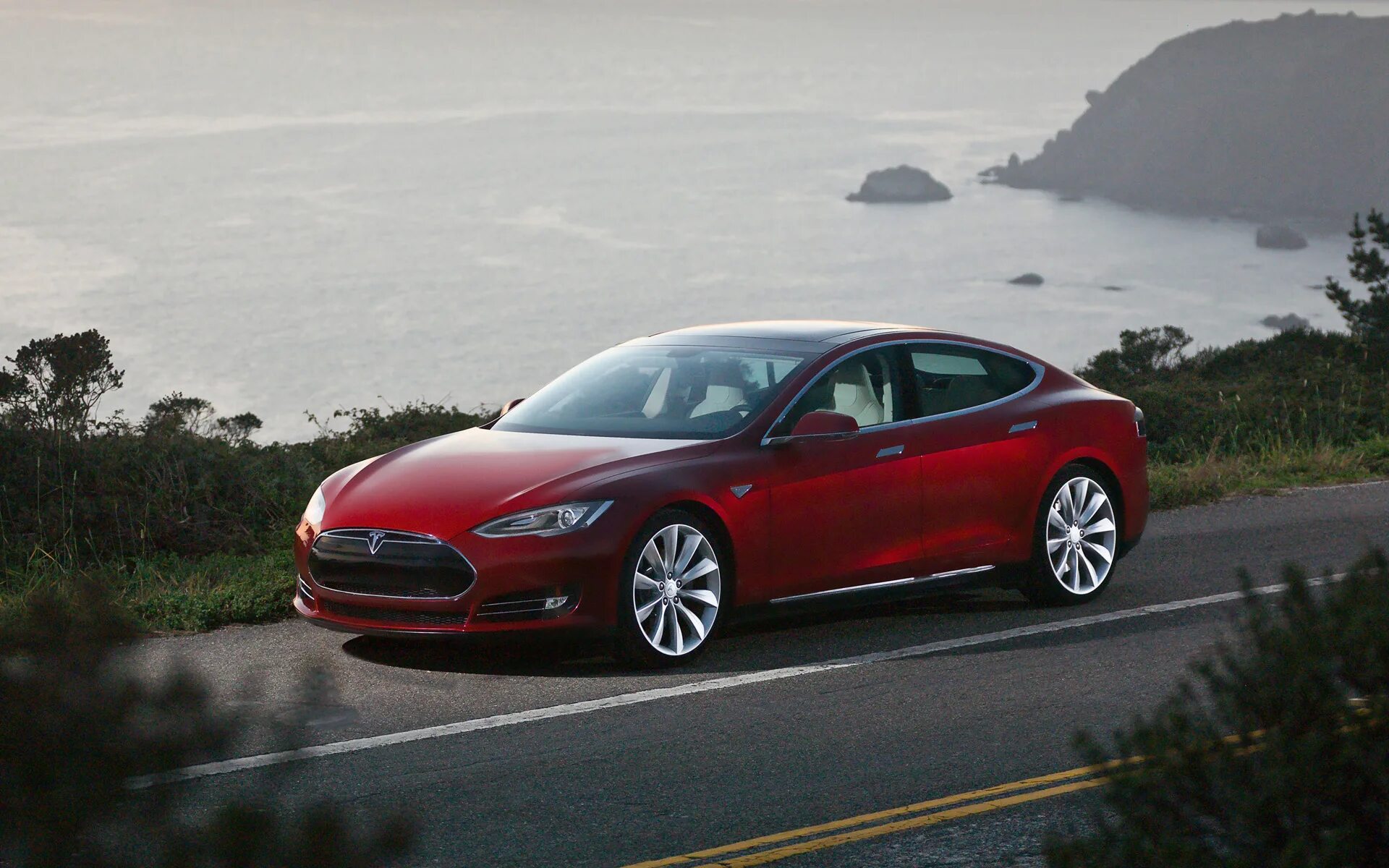 Tesla model s электроавтомобиль. Электрокар Tesla model s. Tesla седан model s. Tesla model s 2014. Модель s автомобиль