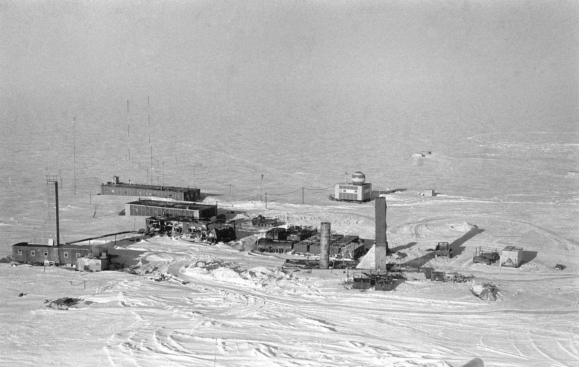 Как называется первая советско российская научная станция. Советская антарктическая станция «Восток». Восток 1957 Антарктида. Станция Восток Антарктида 1957. Полярная станция Восток в Антарктиде.