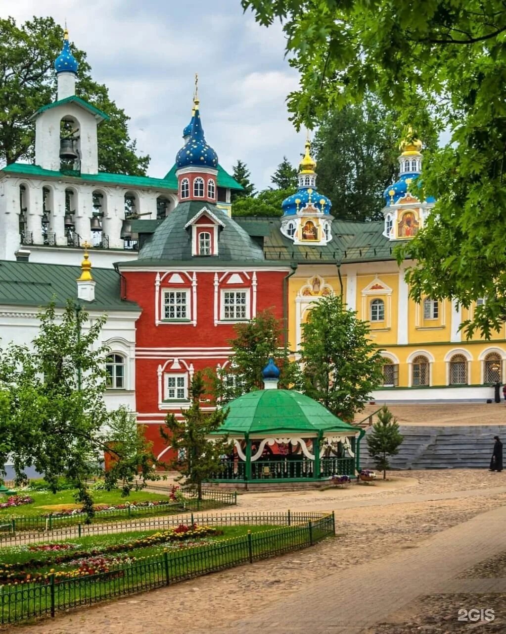 Город печоры псковская область достопримечательности. Псков псково-печерский монастырь. Достопримечательности псково печерского монастыря. Псков изборск печоры. Печоры псковская область фролович.