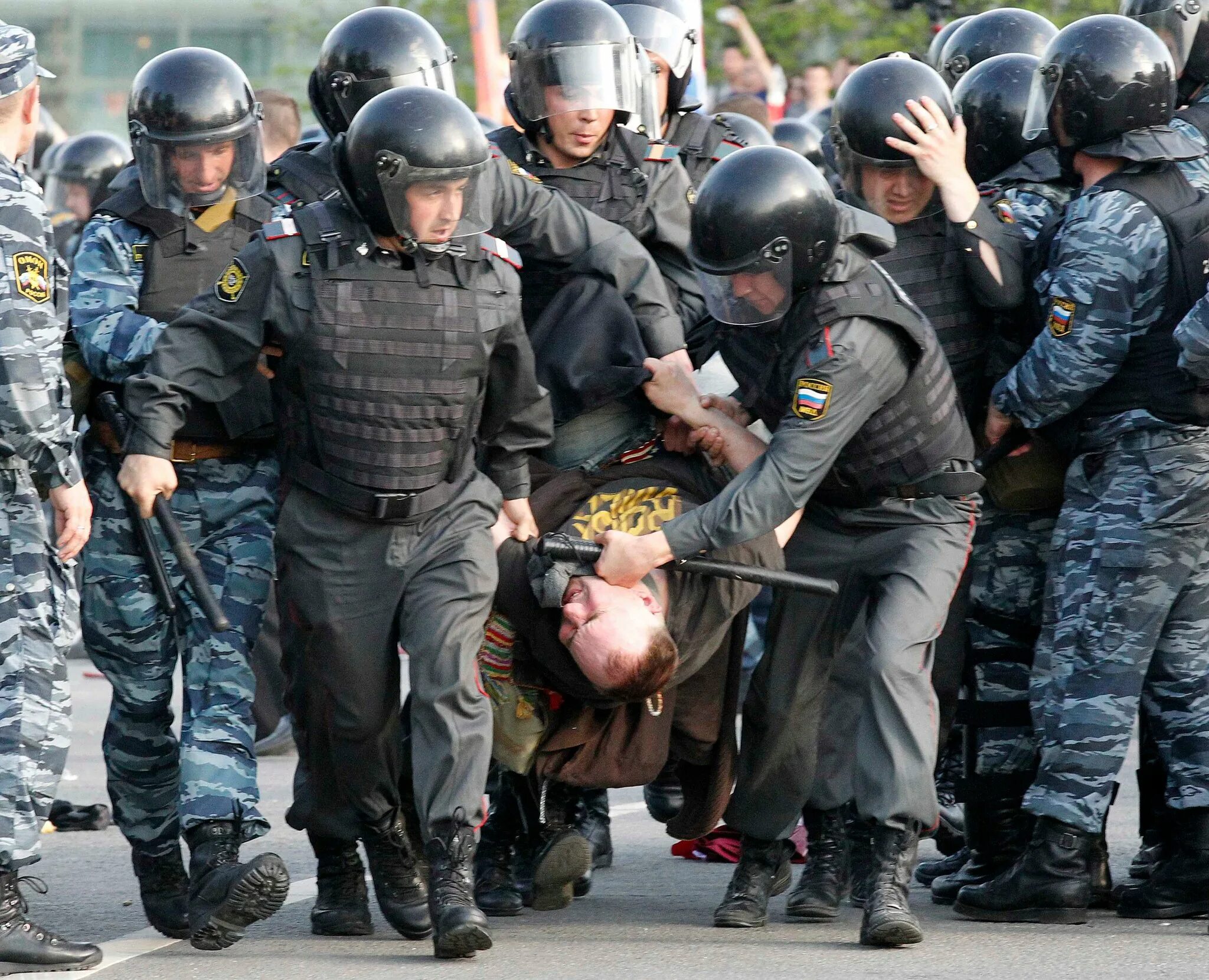 Митинг бьют. Митинг бьют