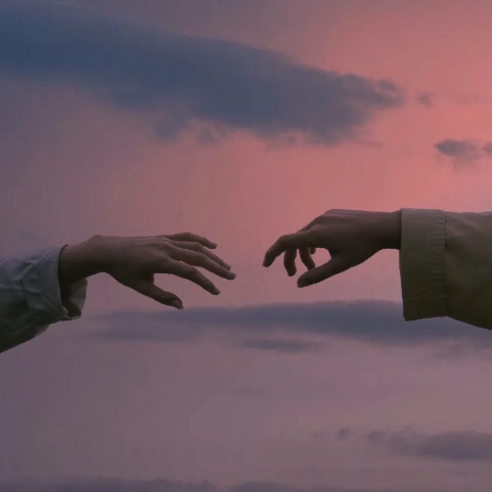 I feel like letting go. Руки тянутся друг к другу. Две руки Эстетика. Рука тянется к руке. Прикосновение.