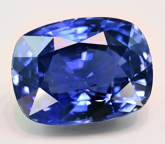 Sapphire сапфир. Камень 170 карат сапфир. Сапфир Логан камень. Камень кашмирский сапфир. Синий сапфир камень.