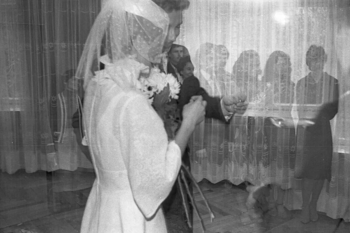1982 свадебный подарок. Свадьбы 1982 года. Свадьба 1982 года фото. Сепычевские свадьбы 1982. Студенческая свадьба.