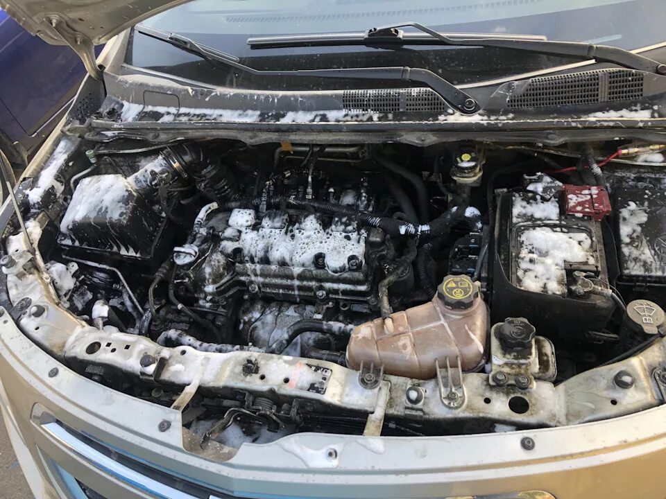 Кобальт какой двигатель. Двигатель шевроле кобальт 2013. chevrolet cobalt 2013 1.5 двигатель. chevrolet cobalt 2013 под капотом. моторный отсек шевроле кобальт 2013.