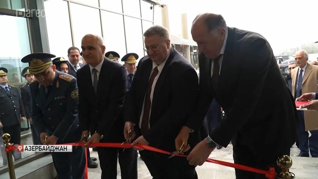 Красный мост грузия азербайджан таможня. Граница самур баку. Министр таможни азербайджана. Таможня азербайджана. Таможня азербайджан форма.