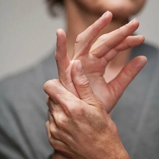 Ноющая боль в пальцах рук. Полиостеоартроз суставов кистей.