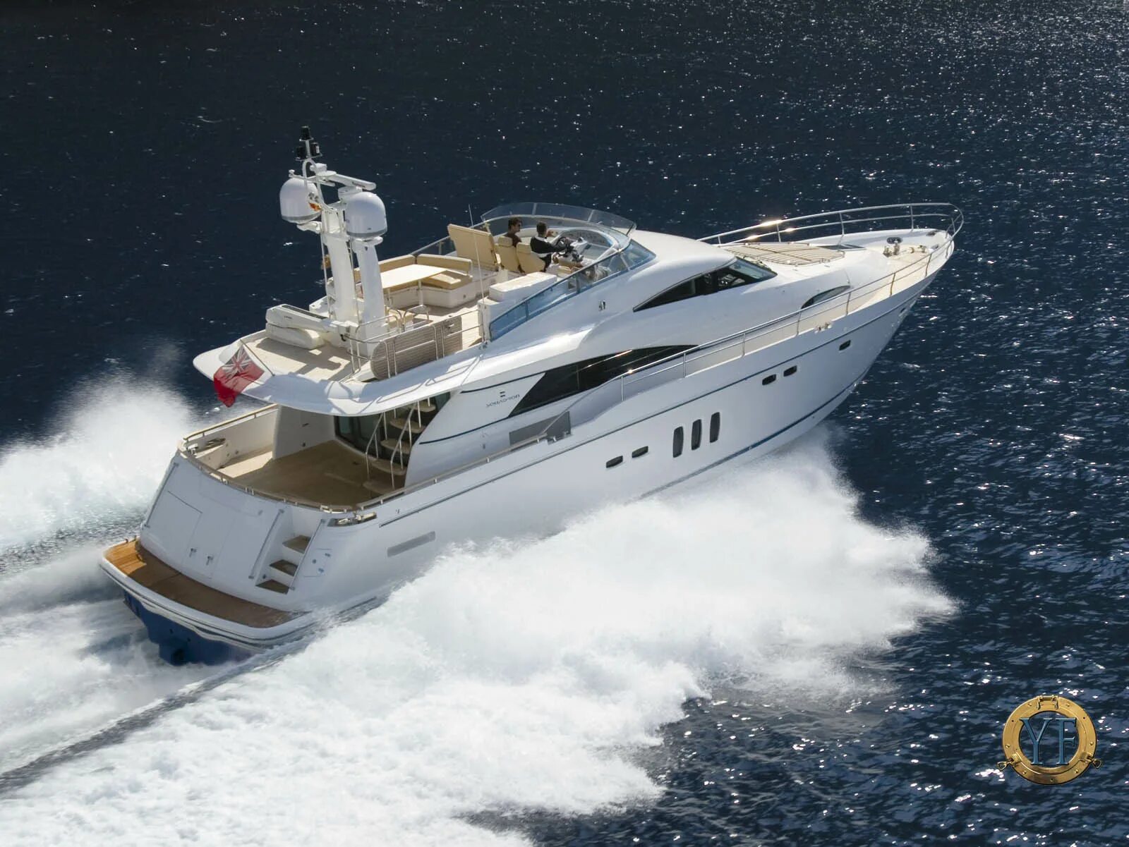 Красивые яхты. Яхта в море. Yacht transport. Белая яхта в море. Fairline phantom 48.