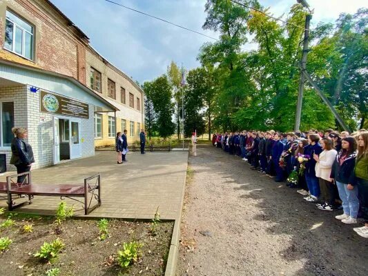 Апрель жуковка брянская область. Жуковка Брянск. Лагерь в Жуковке Брянской области. Преподаватели школы 1 г. Жуковка Брянской области. Гимназия Жуковка.