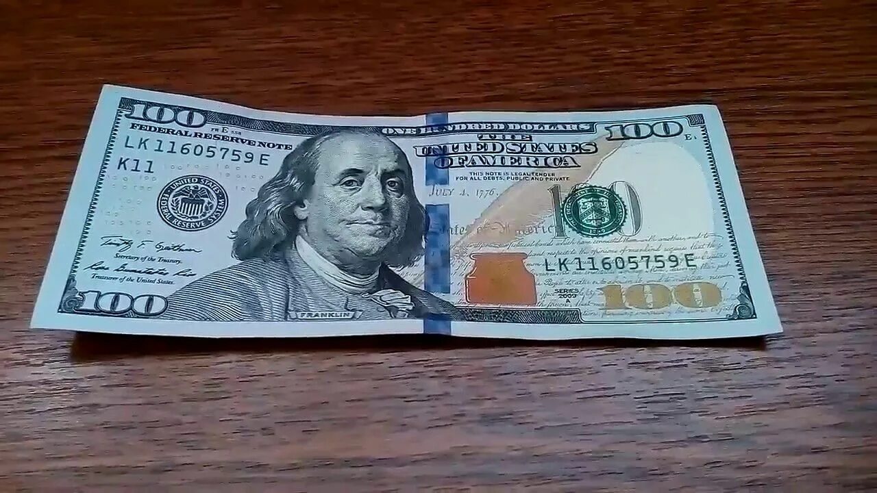 Выпуск новых долларов. Новые 100 долларовые купюры. 100 Долларов купюра нового образца. Новая банкнота 100 долларов. Новая купюра СТО долларов.