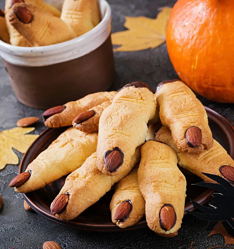 ведьмины пальчики на хэллоуин. печенье пальцы на хэллоуин. пальцы хэллоуин. печенье пальчики ведьмы. пальчики ведьмы на хэллоуин.