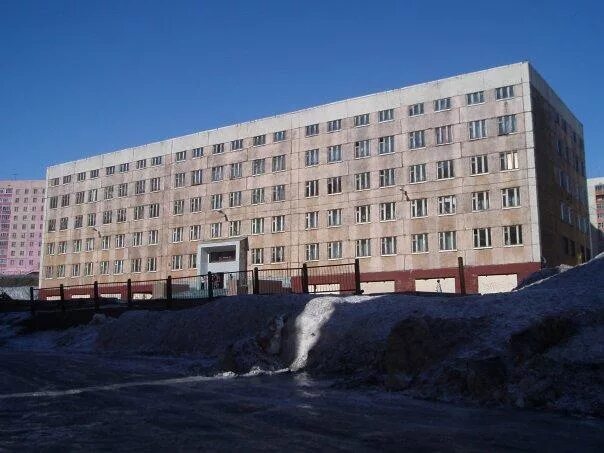 директор 33 школы в талнахе. 13 школа норильск. энтузиастов 13 талнах. школа 33 талнах. улица школы 33.