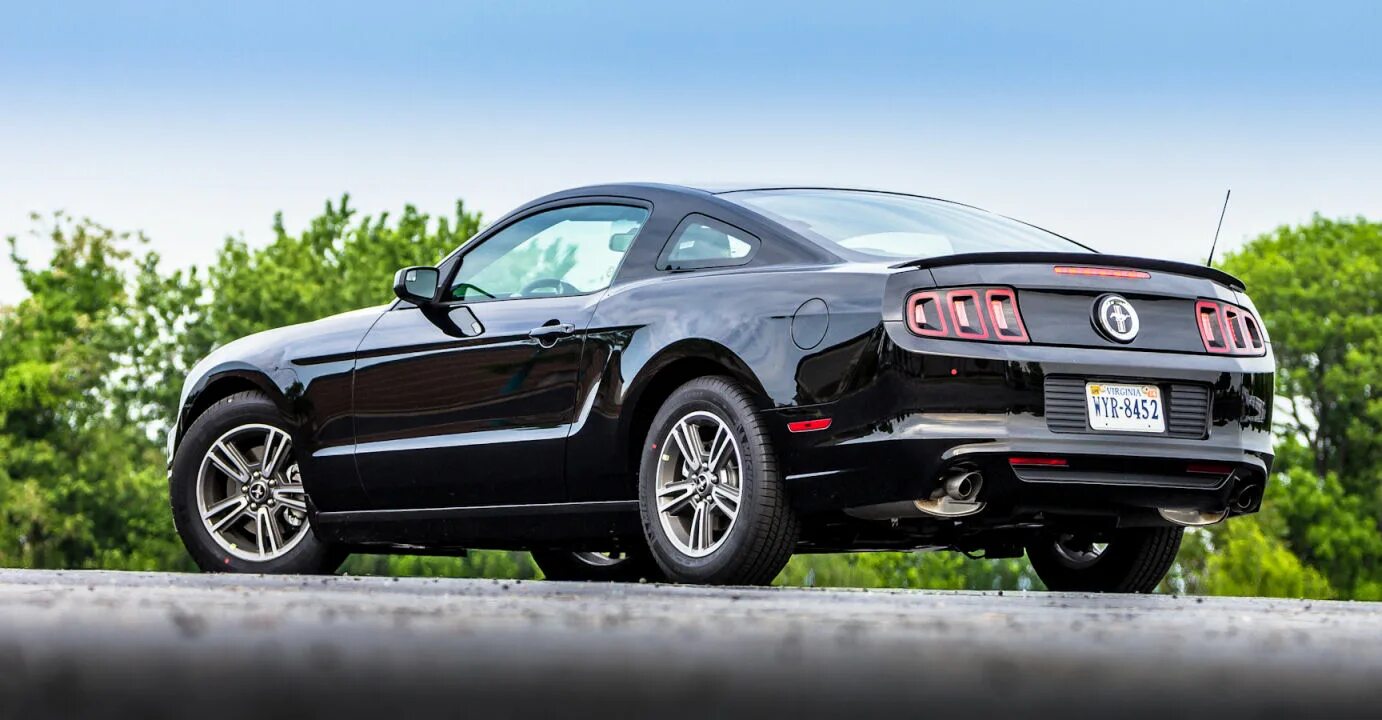 Черный Форд Мустанг 6 поколения. Ford Mustang 2013. Форд Мустанг 5 поколения черный. Ford Mustang 3.7 v6.