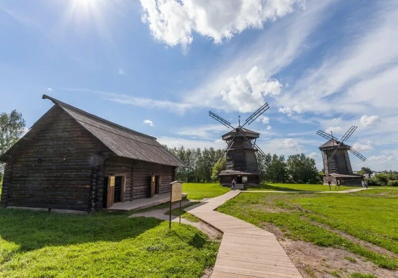 Музей деревянного зодчества в Суздале. Суздаль мельница музей деревянного зодчества. Ветряная мельница Суздальский музей деревянного зодчества. Суздаль музей деревянного зодчества лабаз Амбар. Какой город называют музеем деревянного зодчества