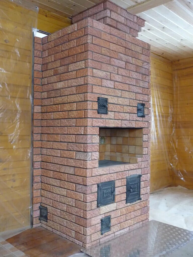 Красивая печь в доме. Отделка кирпичных печей. Отделка печей плиткой. Отделка печей. Облицовка кирпичных печей.