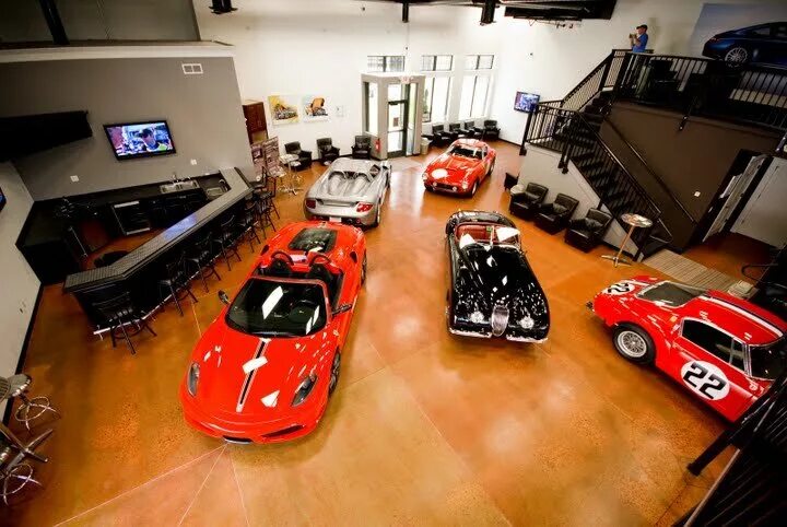 Маленькие машины в гараже. Мастерская машин. Крутые гаражи для мужчин. Гараж мечты БМВ. Гараж с крутыми машинами.