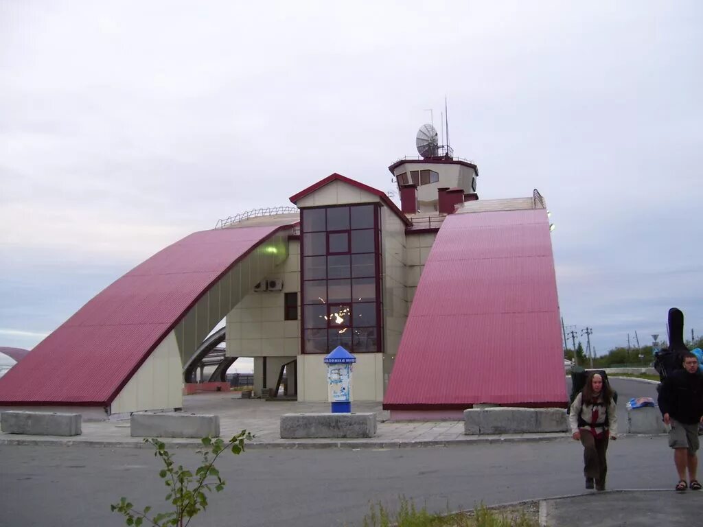 Достопримечательности города Лабытнанги. Памятник Наку в городе Лабытнанги. ЖД вокзал Лабытнанги. Площадь ДК В Лабытнанги. Показать лабытнанги