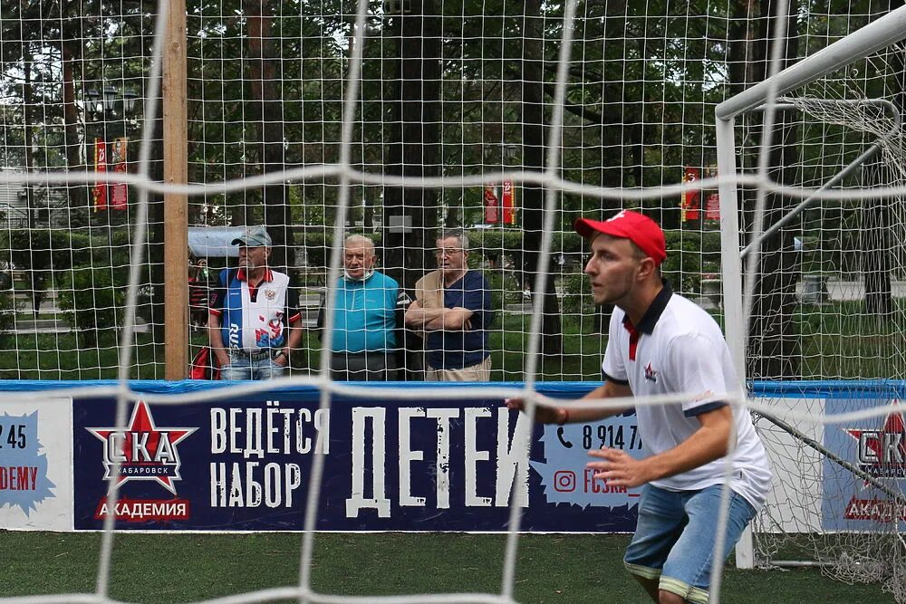 Ска хабаровск гостевая болельщиков. Фанаты СКА Хабаровск. Звезда СКА Хабаровск. Генеральный директор СКА Хабаровск.