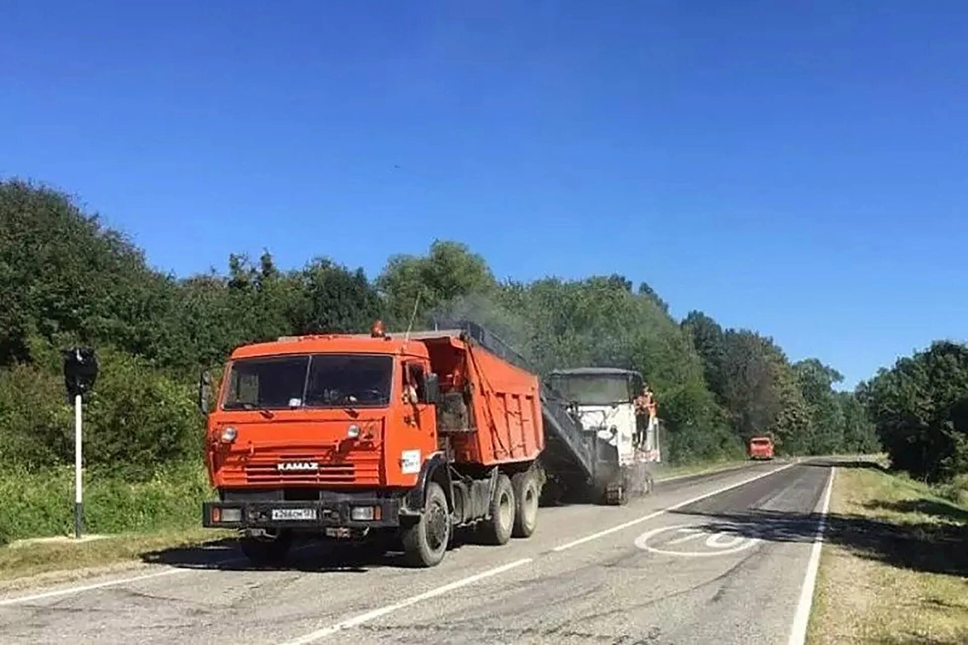 Дороги Краснодарского края. Дорожная компания. Дорога без разметки. Дорожное строительство Краснодарский край. Дорожные организации краснодарского края