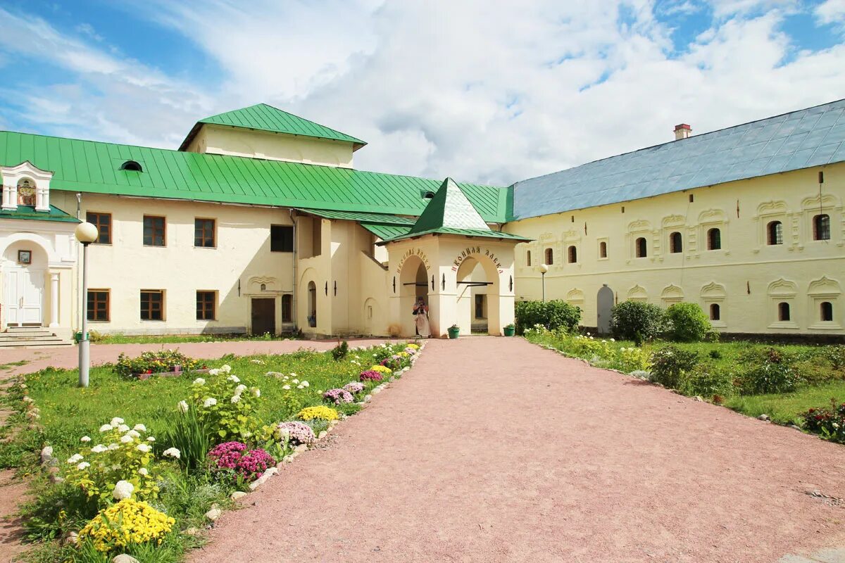 контакты тихвинского монастыря. успенский собор тихвинского монастыря. тихвинского богородичного успенского монастыря. успенский мужской монастырь тихвин. тихвинского богородичного успенского монастыря.