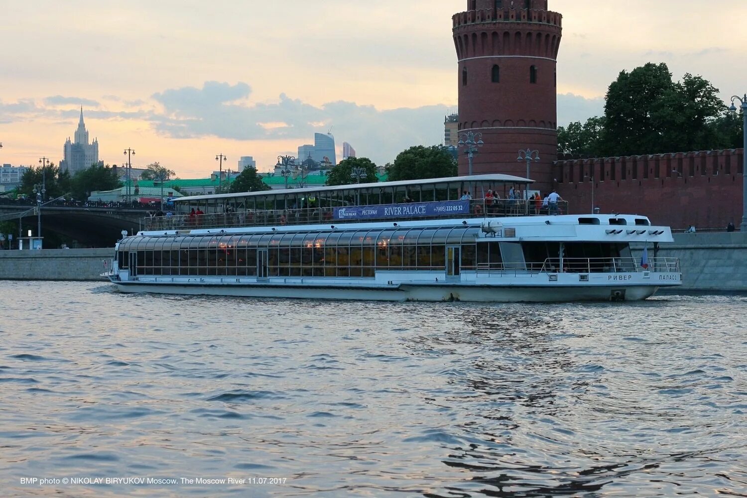 Ривер речные прогулки. Корабль ривер палас. ривер палас теплоход. river palace теплоход москва. корабль ривер палас 2.