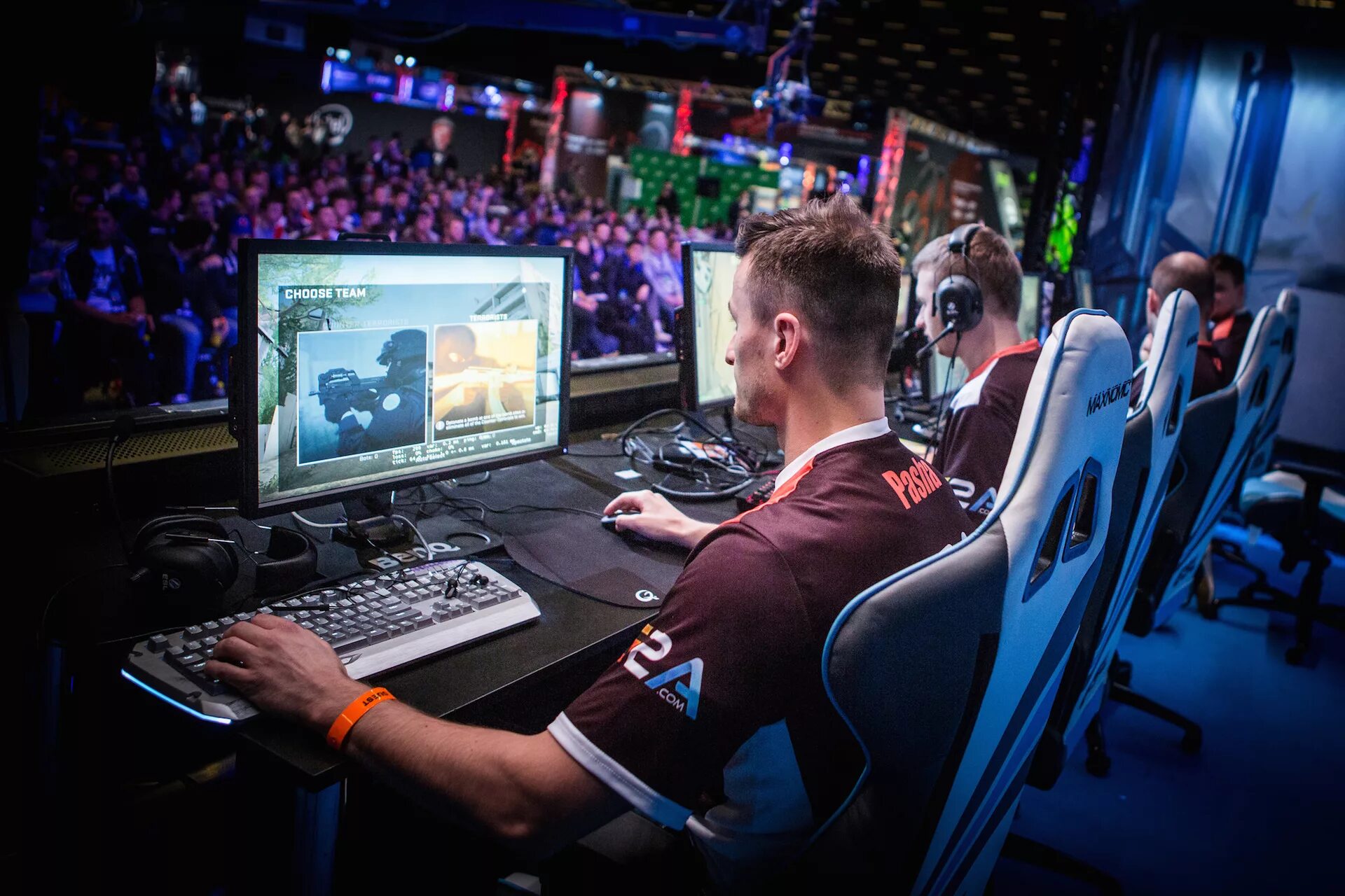 Киберспорт на андроид. Кибертурнир cs go. мониторы киберспортсменов кс го. cybersport кс го игроки. киберспортсмен кс го за компом.