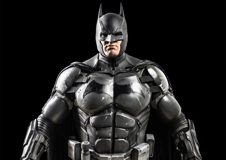 Мотоциклетный костюм бэтмен. Batman в броне. Самый сильный костюм. Стелс костюмы марвел героев. Бэтмен броня костюм.