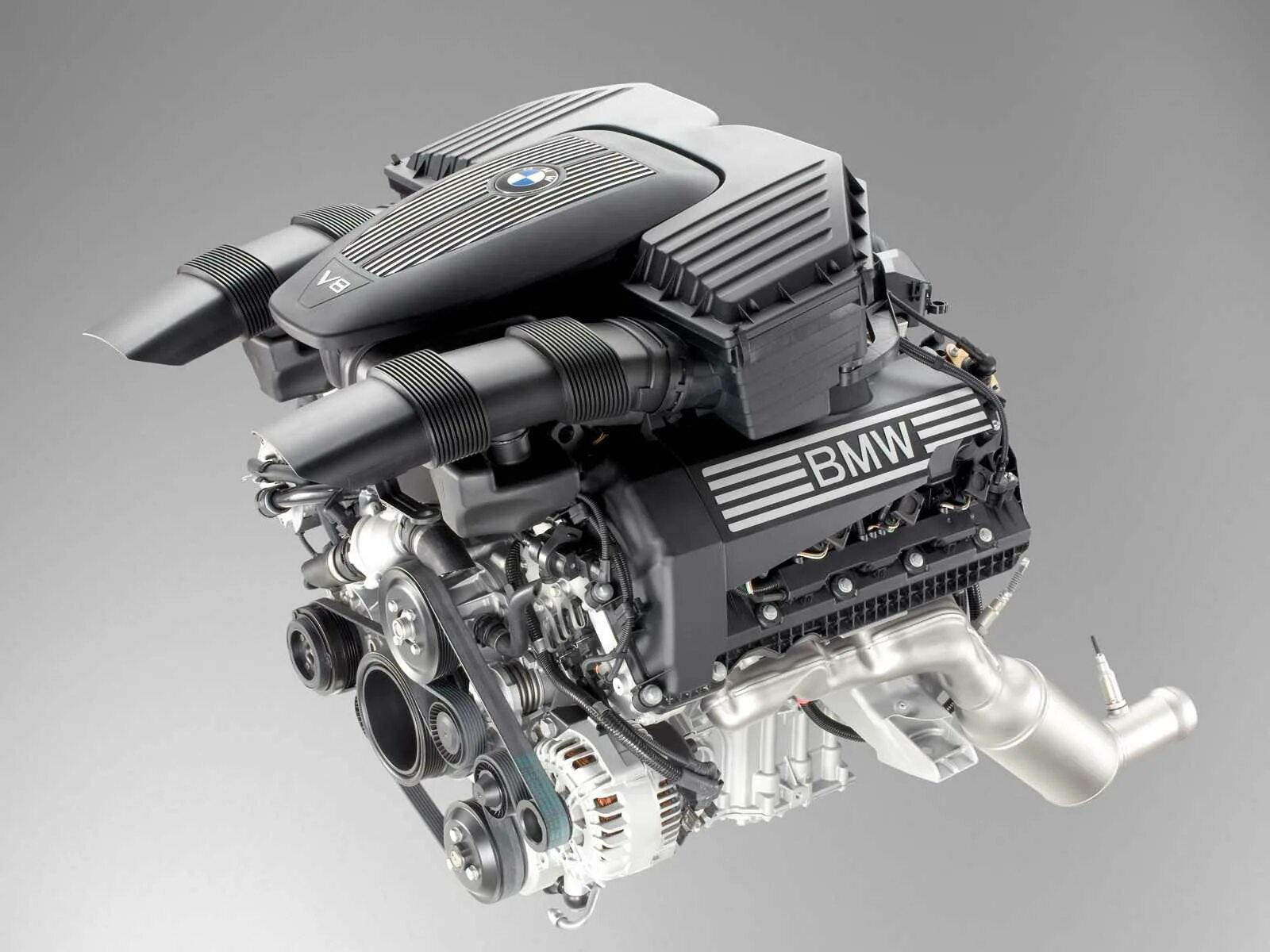 Мотор пятерка. BMW v8 n62. Мотор БМВ s62. BMW s62 b44 b. Мотор 4.8 БМВ е70.