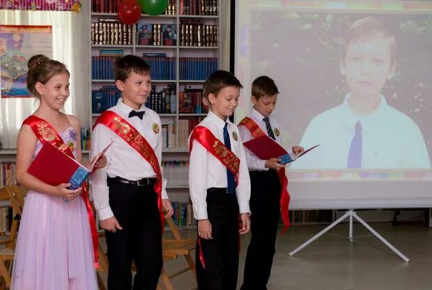 развилковская сош выпускной. выпускник рассказывает о школе. школьники выпускной. выпускник рассказывает о школе. выпускник рассказывает о школе.