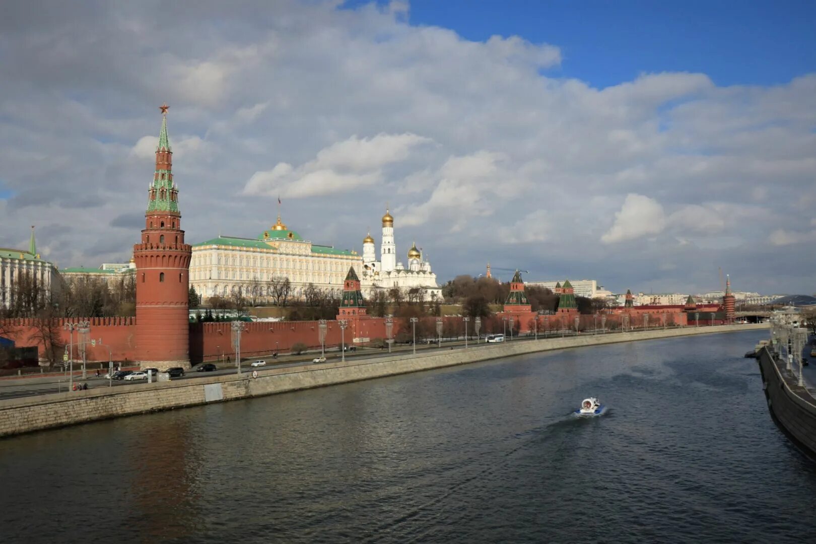 Большая река в москве. Реки Москвы. Москва Кремль Москва река. Главная река Москвы. Москва река 4.