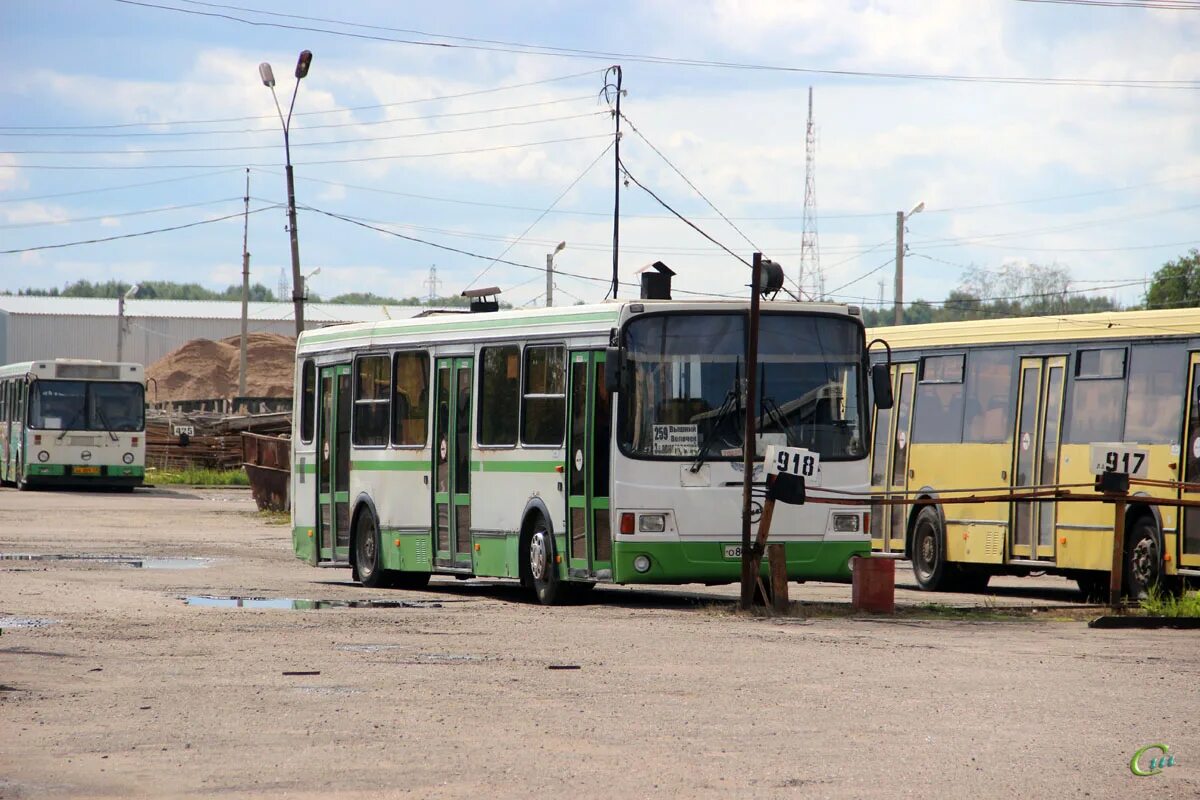 Расписание автобусов вышний волочек 2024 новое. ЛИАЗ Вышний Волочек. Вышний волочёк автобус ЛИАЗ. ЛИАЗ 677 Вышний Волочек. ЛИАЗ 158 Вышний Волочек.